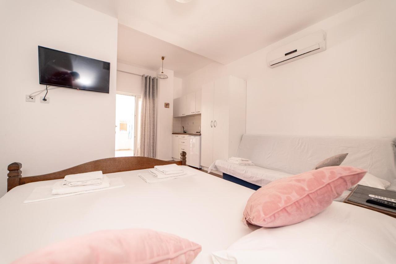 Guesthouse Lastavica Novalja Ngoại thất bức ảnh