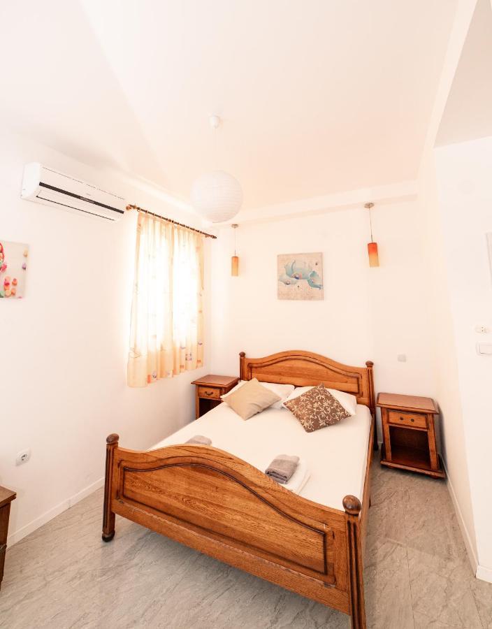 Guesthouse Lastavica Novalja Ngoại thất bức ảnh